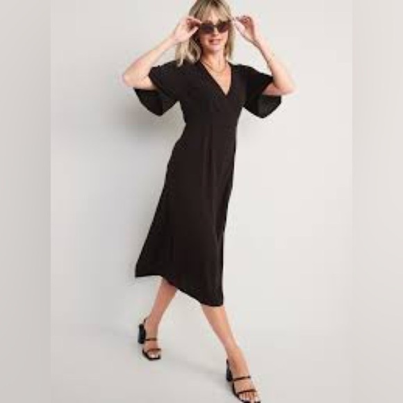 NWT! Black Waist-Defined Flutter-Sleeve Midi Wrap Dress - Multiple Sizes 💜 - Picture 4 of 8